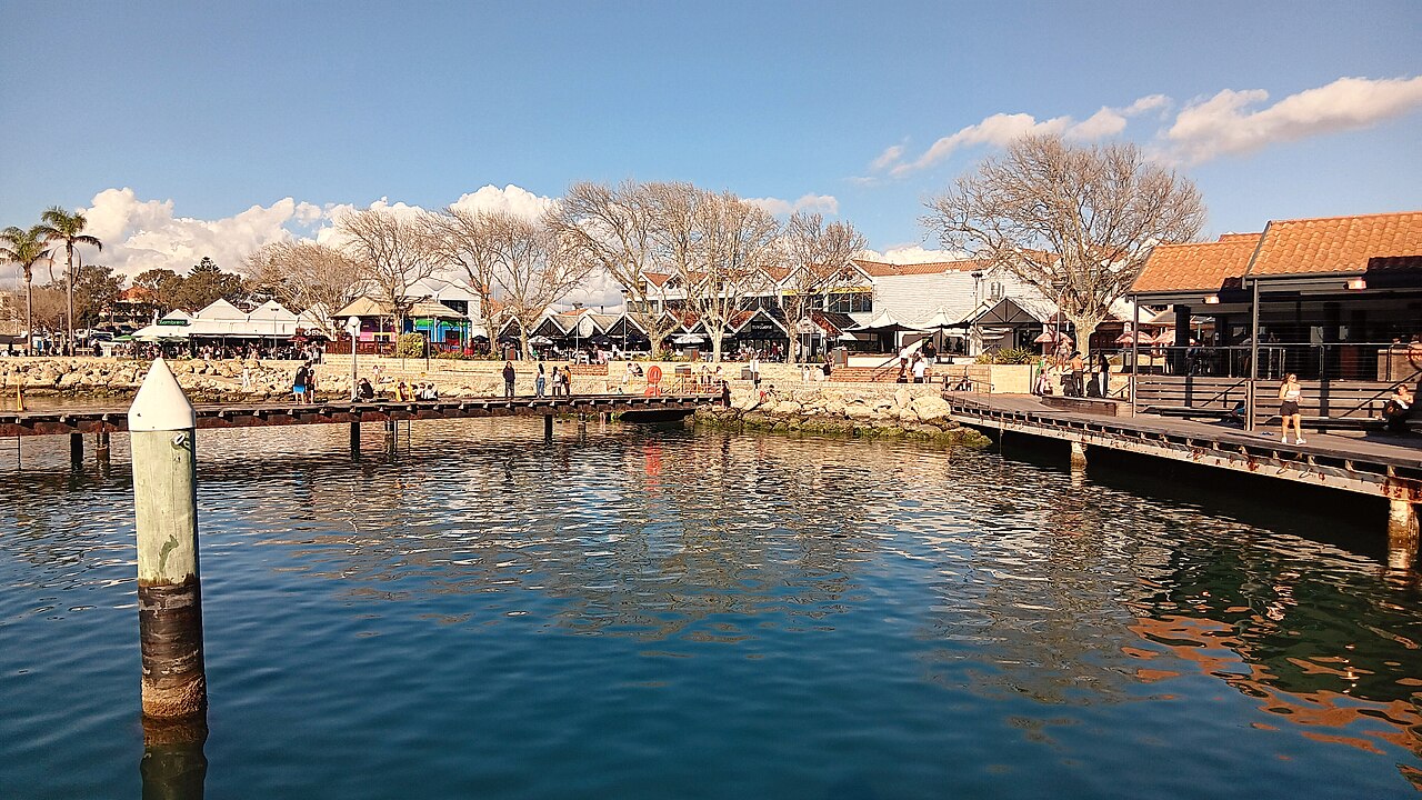 Shops and a timber waterfront walkway at Sorrento Quay and Hillarys Boardwalk.