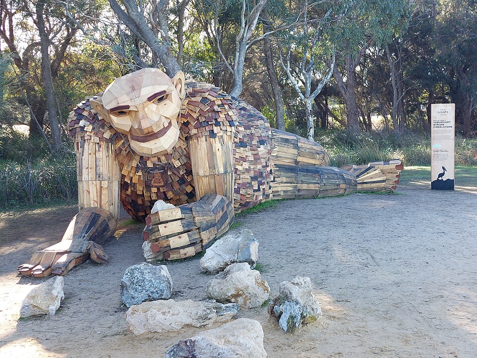 Wooden Giant sculpture named Yaburgurt Winjan Cirkelstone near Mandurah