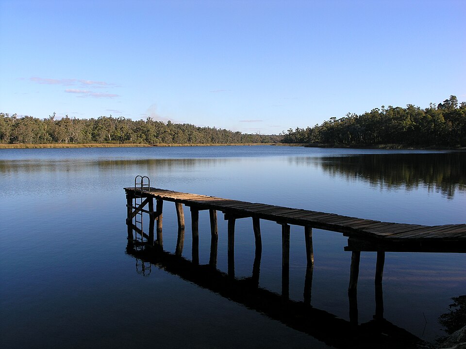 Lake Leschenaultia shoreline and jetty