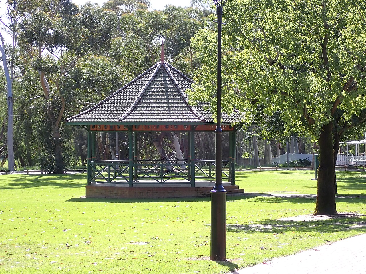 Rotunda surrounded by lawns, trees and paths in Stirling Square, Guildford.